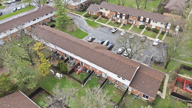 2064 LIONCREST Drive 2064, Richton Park, IL 60471