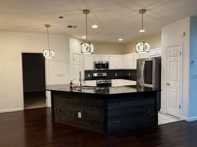 2106 Surrey DR, Round Rock, TX 78664