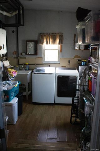 14 E Seacrest Avenue, Lindenhurst, NY 11757