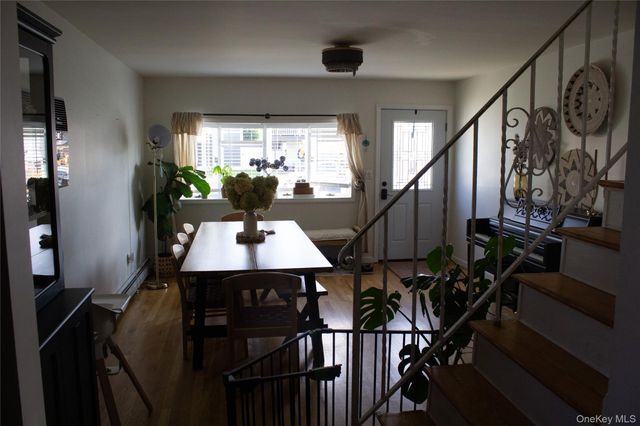 14 E Seacrest Avenue, Lindenhurst, NY 11757