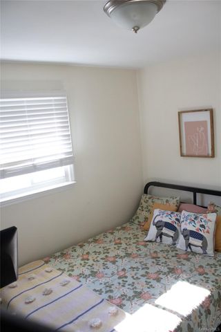 14 E Seacrest Avenue, Lindenhurst, NY 11757