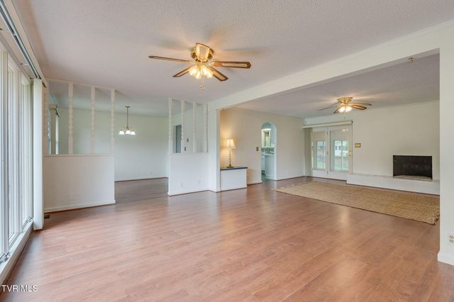 107 Dogwood Lane, Johnson City, TN 37604