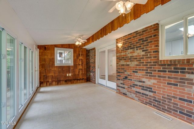 107 Dogwood Lane, Johnson City, TN 37604