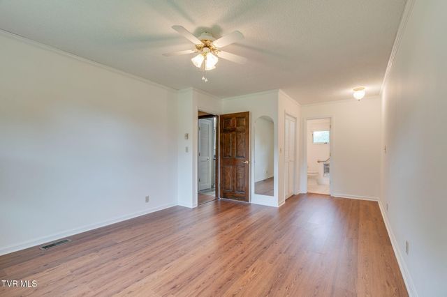 107 Dogwood Lane, Johnson City, TN 37604