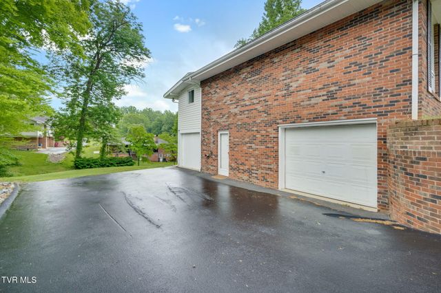 107 Dogwood Lane, Johnson City, TN 37604