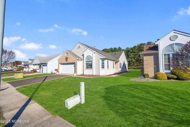 51 Narberth Way, Toms River, NJ 08757