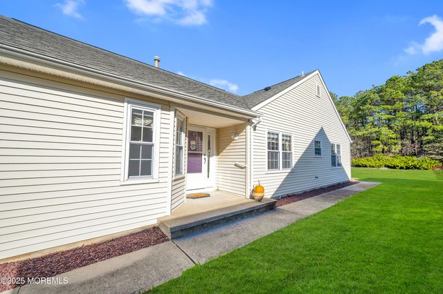 51 Narberth Way, Toms River, NJ 08757