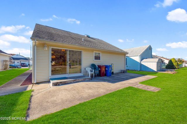 51 Narberth Way, Toms River, NJ 08757