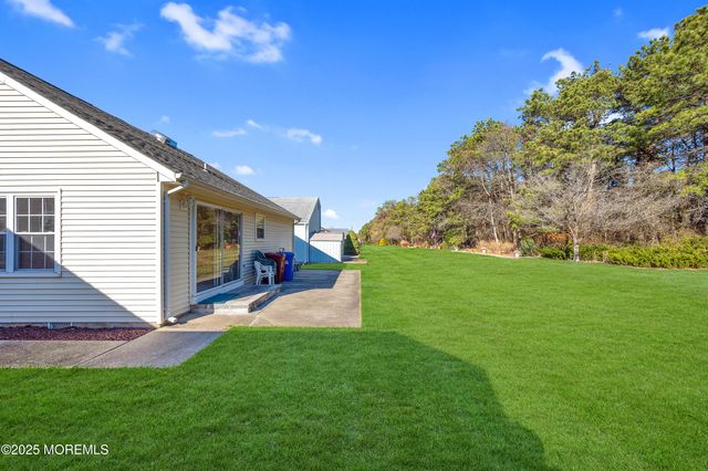 51 Narberth Way, Toms River, NJ 08757