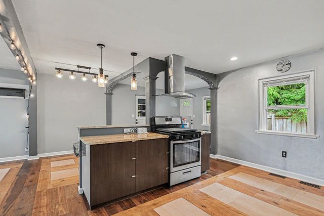 32 Cherry Street, Holland City, MI 49423