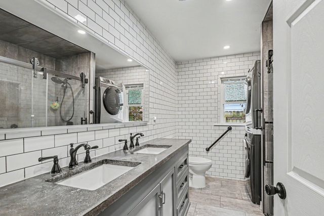 32 Cherry Street, Holland City, MI 49423