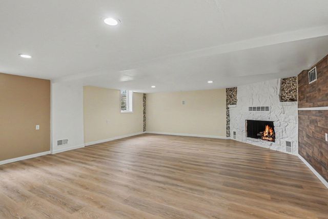 32 Cherry Street, Holland City, MI 49423