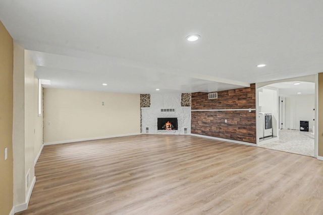 32 Cherry Street, Holland City, MI 49423