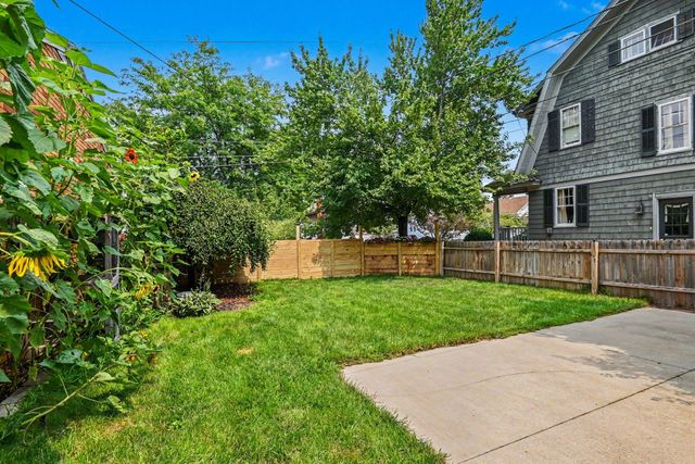 32 Cherry Street, Holland City, MI 49423