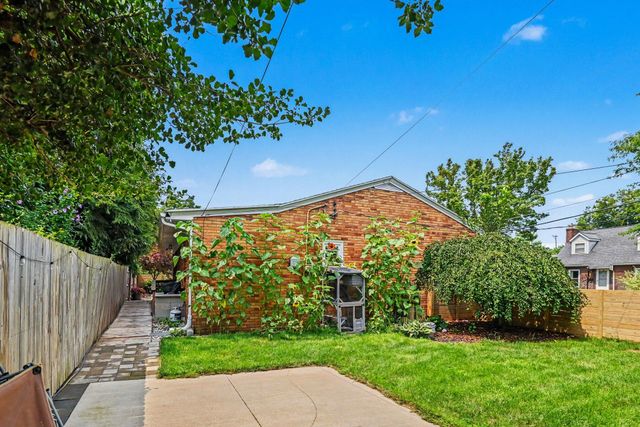 32 Cherry Street, Holland City, MI 49423
