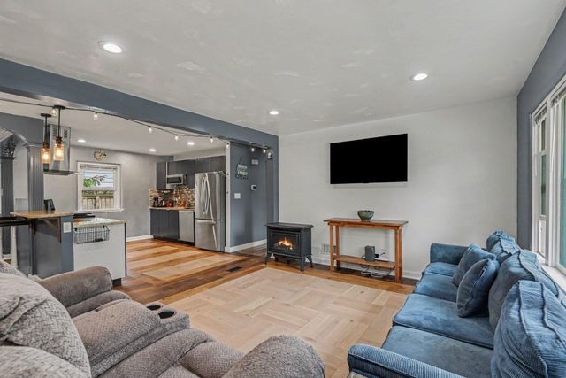32 Cherry Street, Holland City, MI 49423