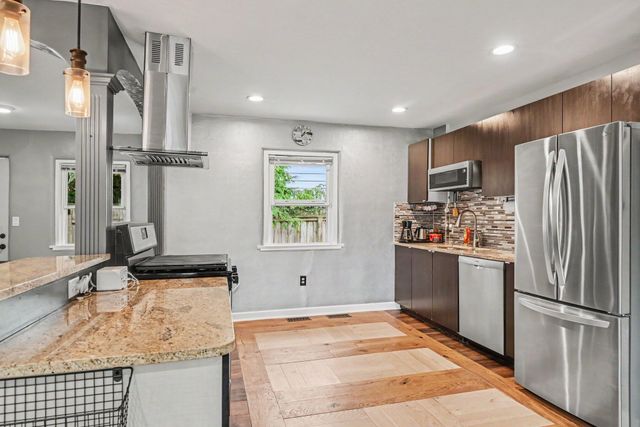 32 Cherry Street, Holland City, MI 49423