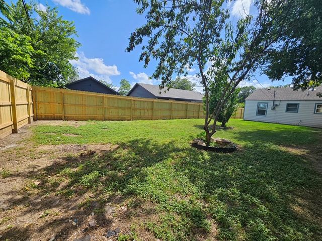 5009 Royal Drive, Fort Worth, TX 76116