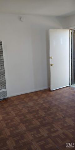 1130 Dolores Street, Bakersfield, CA 93305