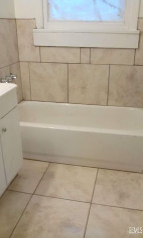 1130 Dolores Street, Bakersfield, CA 93305