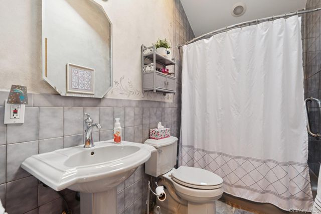 444 Carnation Avenue, Floral Park, NY 11001