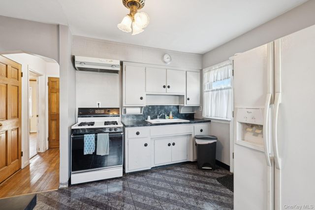 444 Carnation Avenue, Floral Park, NY 11001