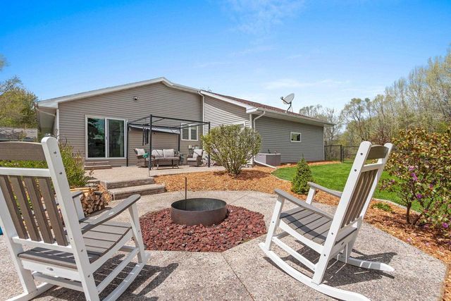 5023 COUNTRY BREEZE LANE, Larsen, WI 54947