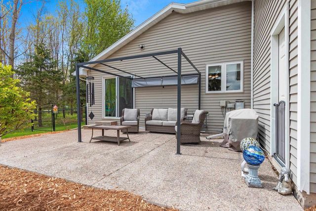 5023 COUNTRY BREEZE LANE, Larsen, WI 54947
