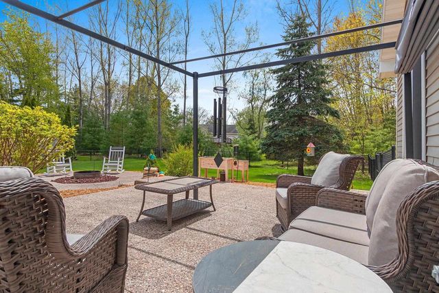 5023 COUNTRY BREEZE LANE, Larsen, WI 54947