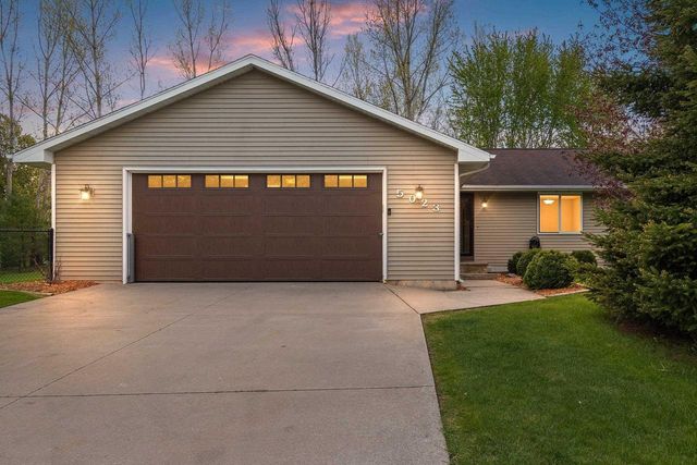 5023 COUNTRY BREEZE LANE, Larsen, WI 54947
