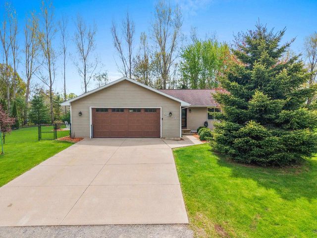 5023 COUNTRY BREEZE LANE, Larsen, WI 54947