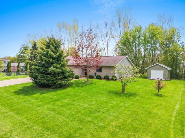 5023 COUNTRY BREEZE LANE, Larsen, WI 54947