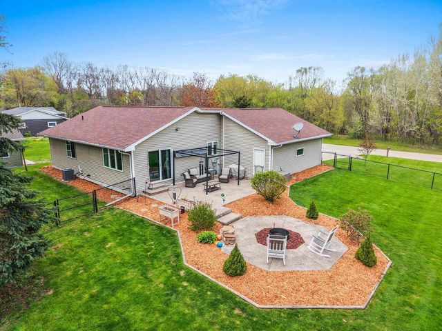 5023 COUNTRY BREEZE LANE, Larsen, WI 54947
