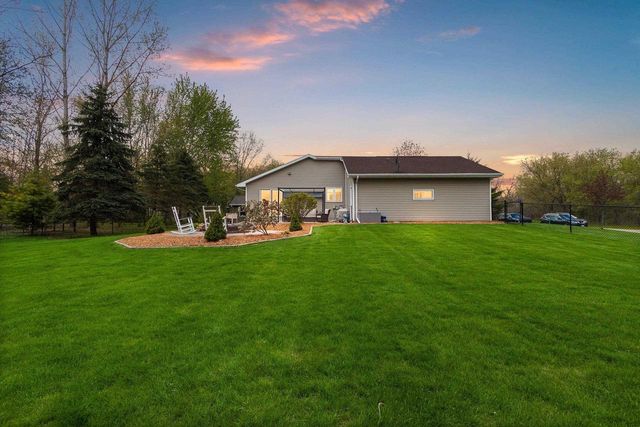 5023 COUNTRY BREEZE LANE, Larsen, WI 54947