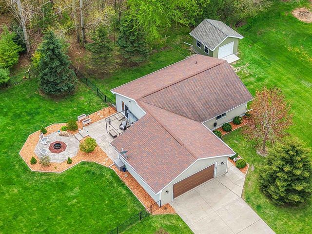 5023 COUNTRY BREEZE LANE, Larsen, WI 54947