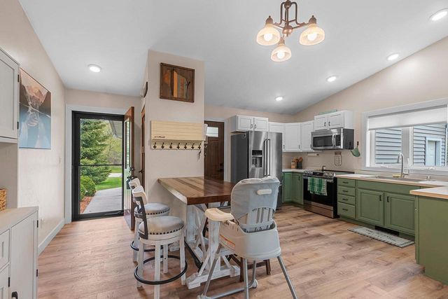 5023 COUNTRY BREEZE LANE, Larsen, WI 54947