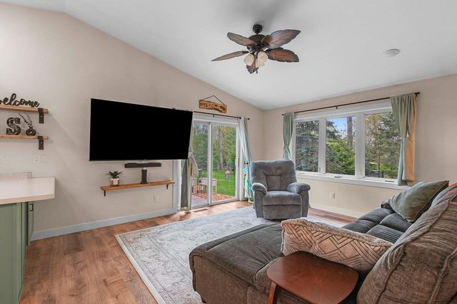 5023 COUNTRY BREEZE LANE, Larsen, WI 54947