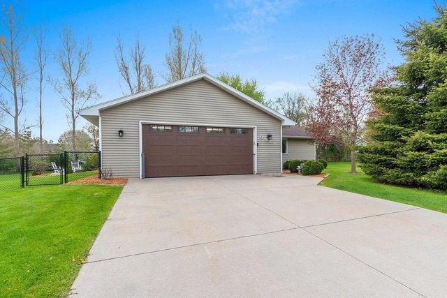 5023 COUNTRY BREEZE LANE, Larsen, WI 54947