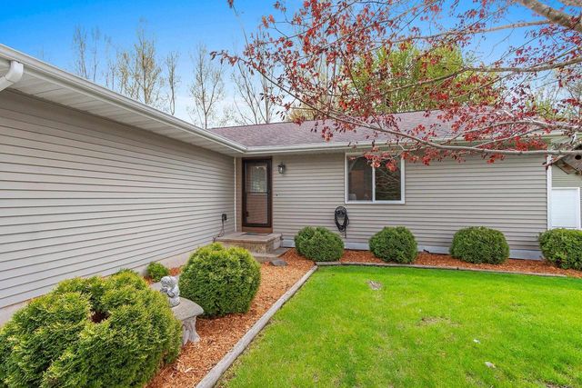 5023 COUNTRY BREEZE LANE, Larsen, WI 54947