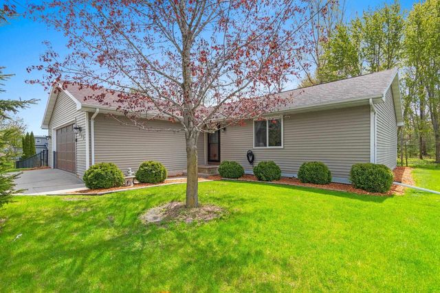 5023 COUNTRY BREEZE LANE, Larsen, WI 54947