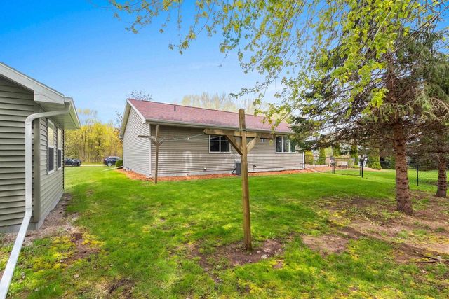 5023 COUNTRY BREEZE LANE, Larsen, WI 54947