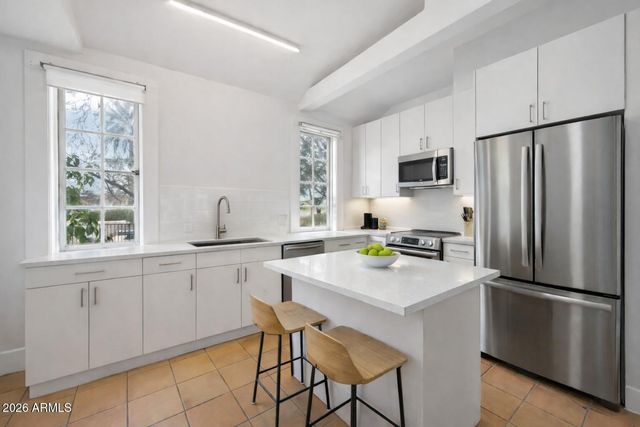 820 S FARMER Avenue, Tempe, AZ 85281