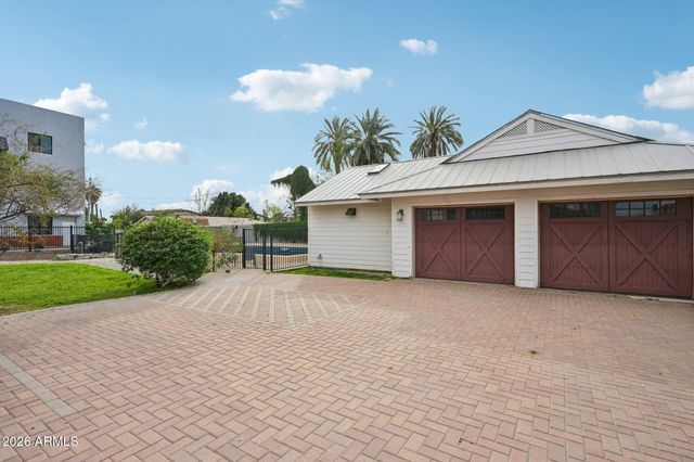 820 S FARMER Avenue, Tempe, AZ 85281