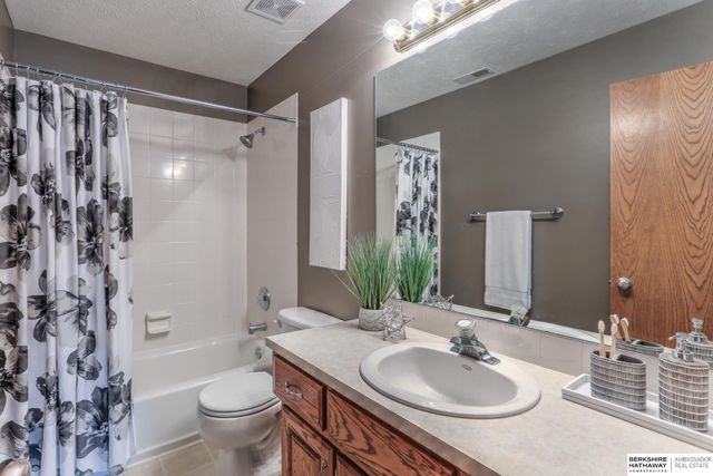 18918 Lillian Street, Omaha, NE 68136