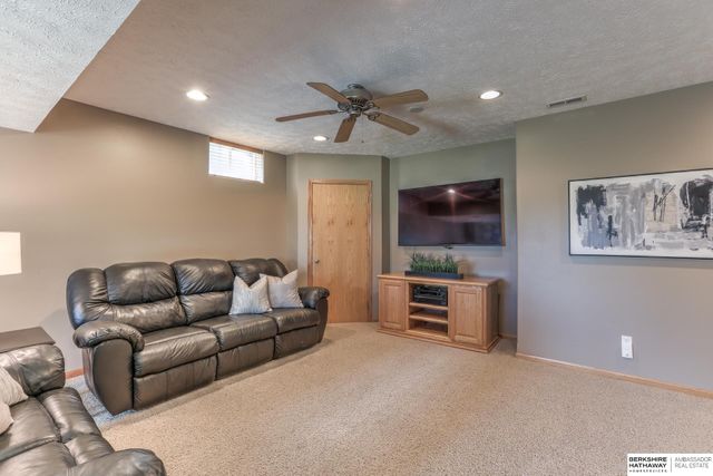 18918 Lillian Street, Omaha, NE 68136
