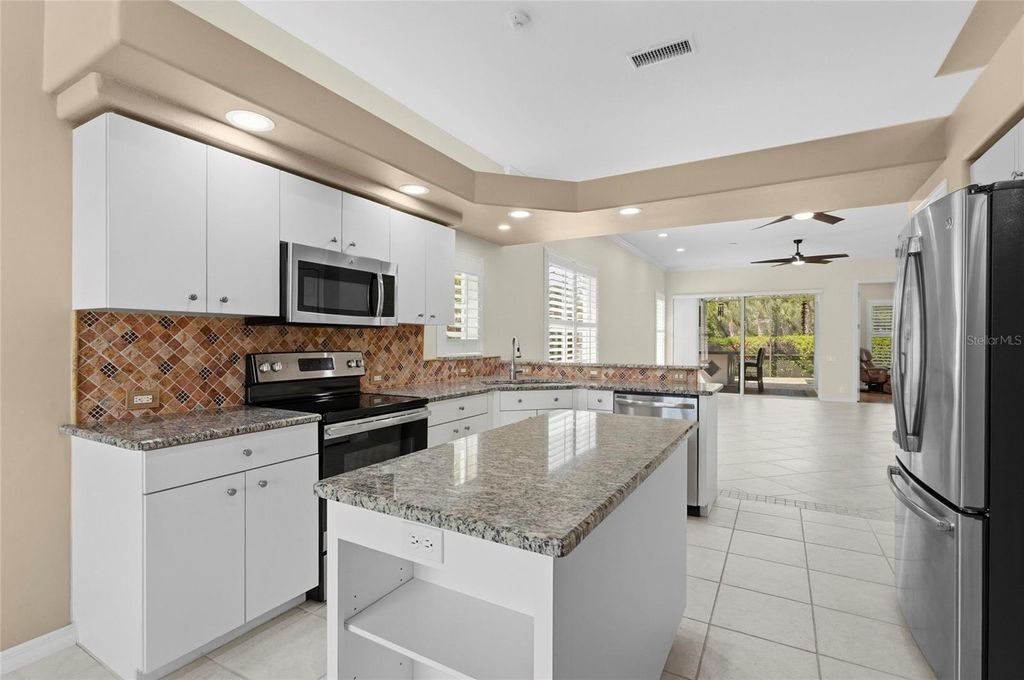 Image 6 of property listing at 7161 DREWRYS BLUFF, Bradenton, FL 34203