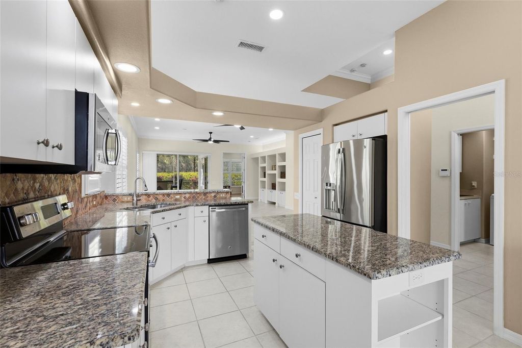 Image 7 of property listing at 7161 DREWRYS BLUFF, Bradenton, FL 34203