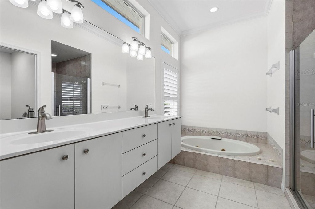 Image 10 of property listing at 7161 DREWRYS BLUFF, Bradenton, FL 34203