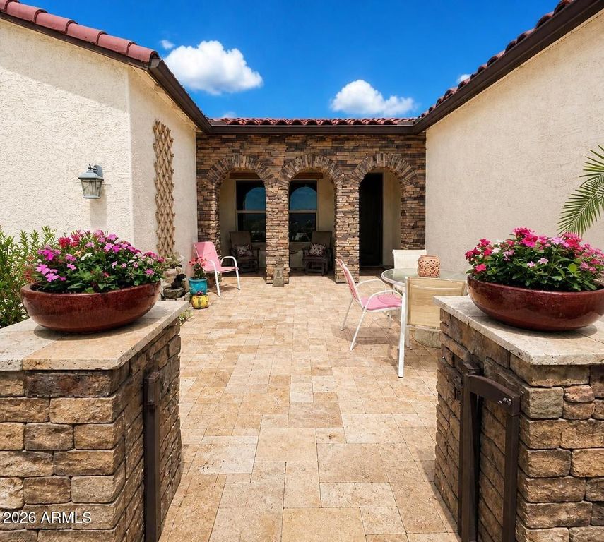 332 N RAINBOW Way, Casa Grande, AZ 85194 — photo 2
