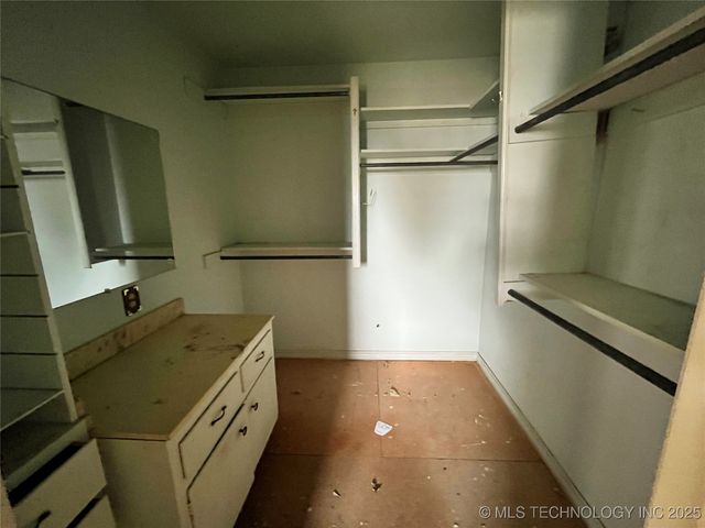 4450 W Lakeshore Run, Cleveland, OK 74020